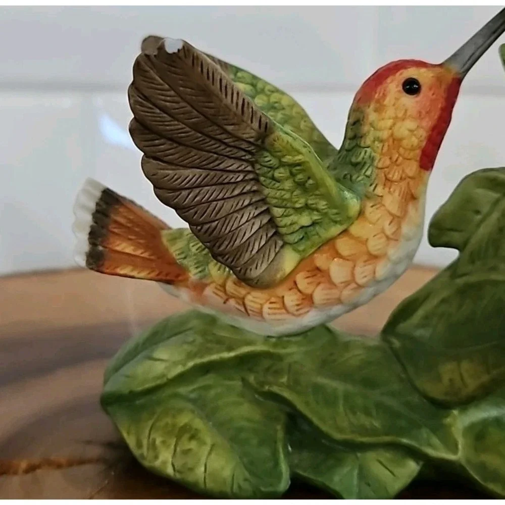 Allen's Hummingbird with Aphelandra Flower Porcelain Bird Figurine Bronson 1996